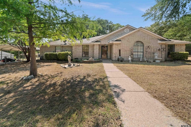 ranch-style house featuring a front yard