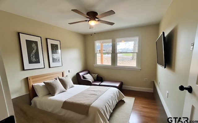 641 N Weldon St, Frankston, TX 75763 - bedroom featuring baseboards, wood finished floors, and a ceiling fan