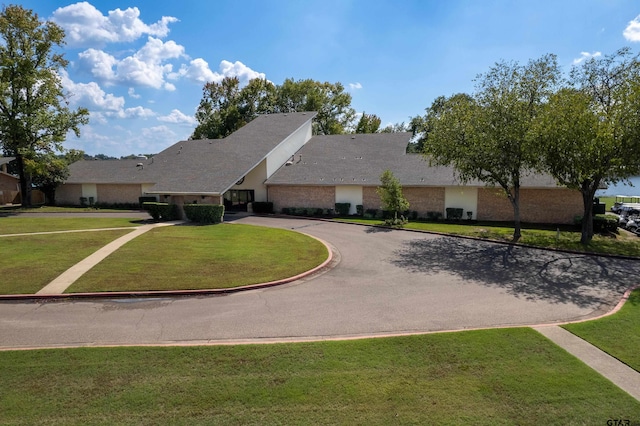 ranch-style home with a front yard