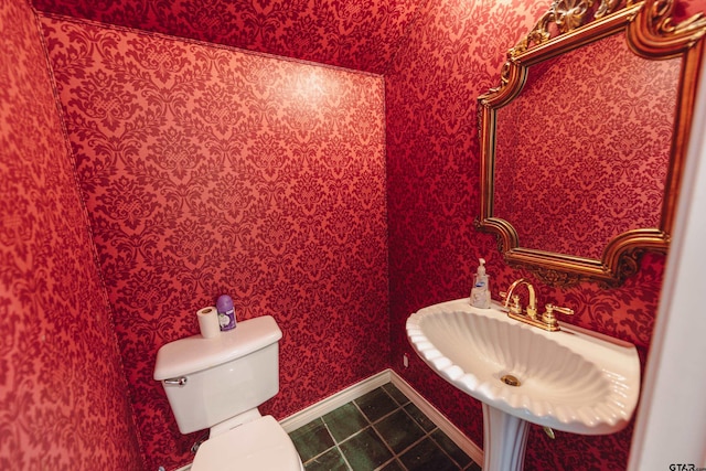 bathroom featuring sink and toilet