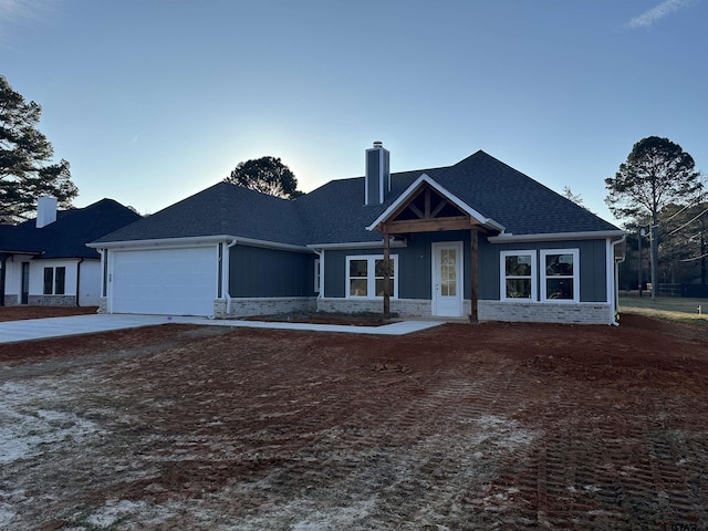 view of front facade featuring a garage