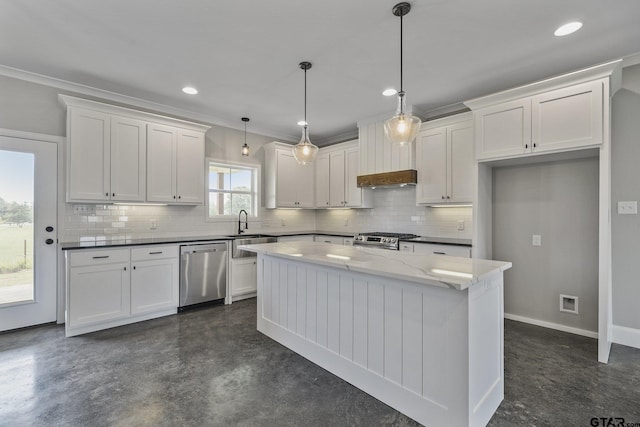 kitchen featuring stainless steel appliances, white cabinets, backsplash, and baseboards