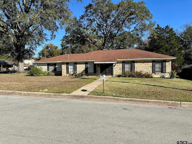 single story home with a front yard