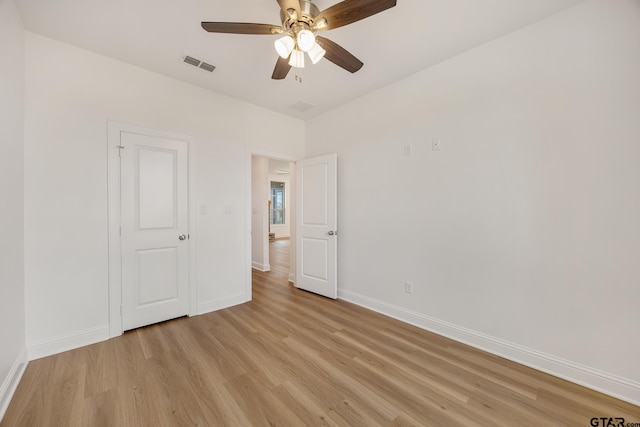 unfurnished bedroom featuring ceiling fan and light wood-type flooring