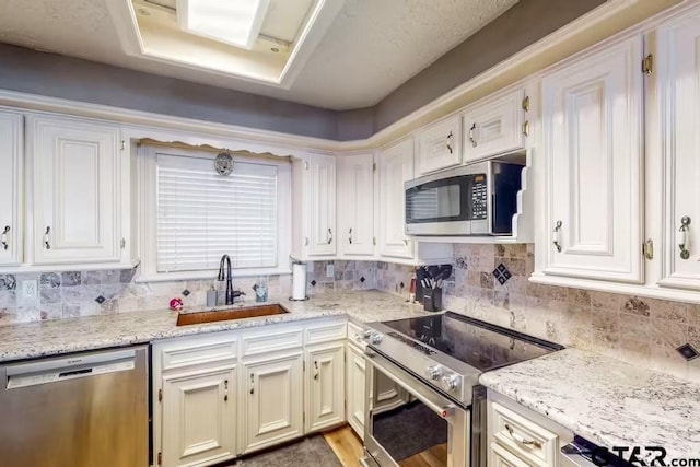 kitchen featuring backsplash, stainless steel appliances, and a sink