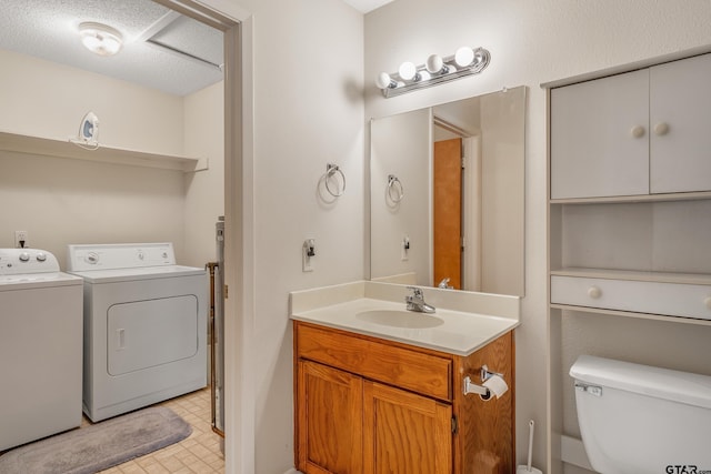 207 Pagosa Ln, Holly Lake Ranch, TX 75765 - bathroom featuring washer and dryer, toilet, and vanity