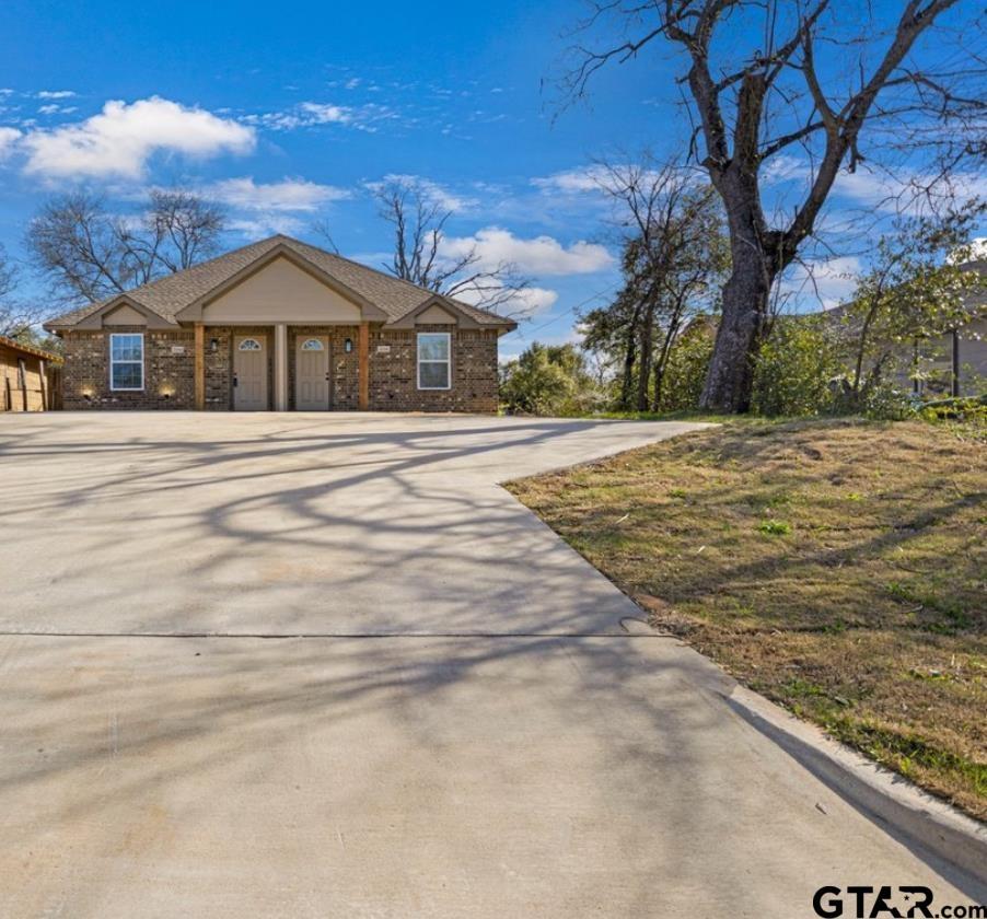 ranch-style home with brick siding