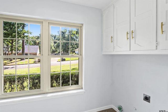 laundry room featuring cabinets, gas dryer hookup, and hookup for an electric dryer