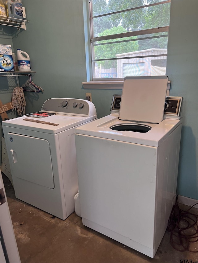 226 Circle Ridge Dr, Gilmer, TX 75645 - clothes washing area featuring washer and dryer