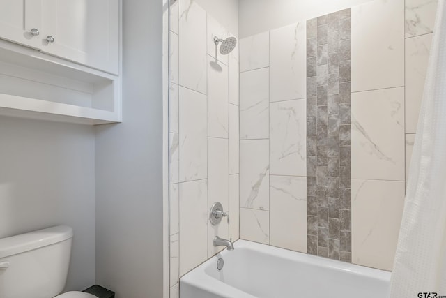 bathroom featuring toilet and shower / tub combo with curtain