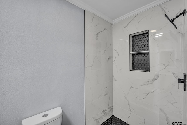 bathroom featuring crown molding, tiled shower, and toilet