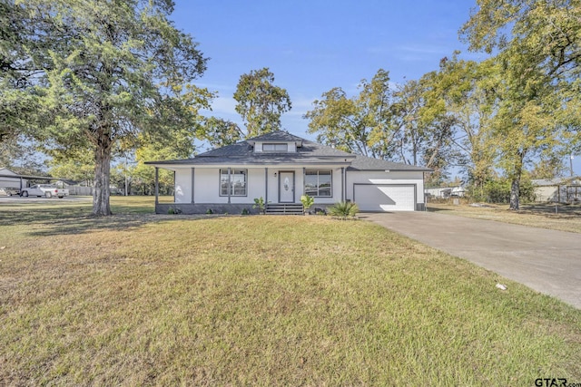 view of front facade with a garage and a front yard