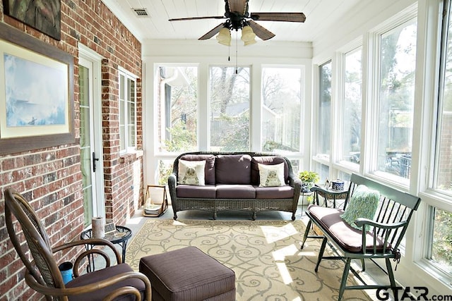 sunroom featuring visible vents and ceiling fan