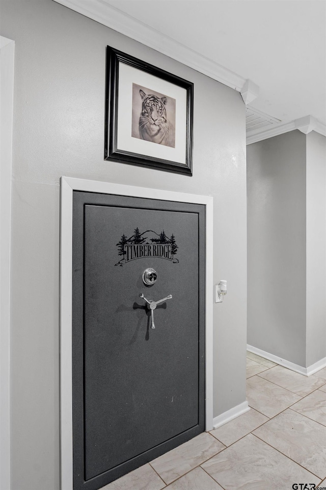 room details with ornamental molding