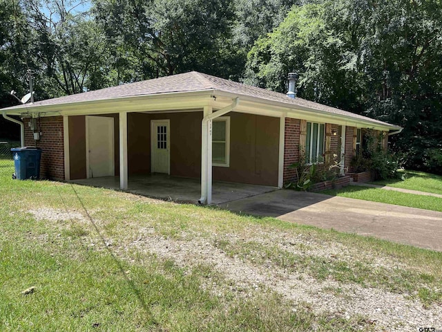 117 Harvey St, Rusk, TX 75785 - view of front facade featuring a front yard, an attached carport, and brick siding