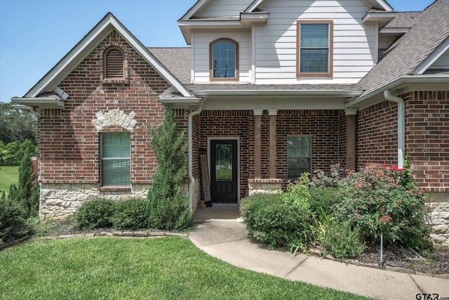 view of front of home with a front yard and covered porch