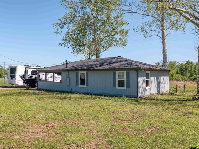 view of side of property featuring a lawn