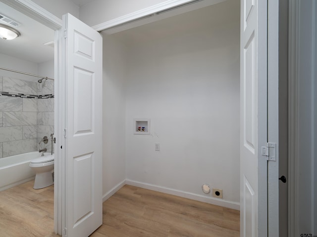 washroom featuring visible vents, baseboards, washer hookup, laundry area, and light wood-style floors