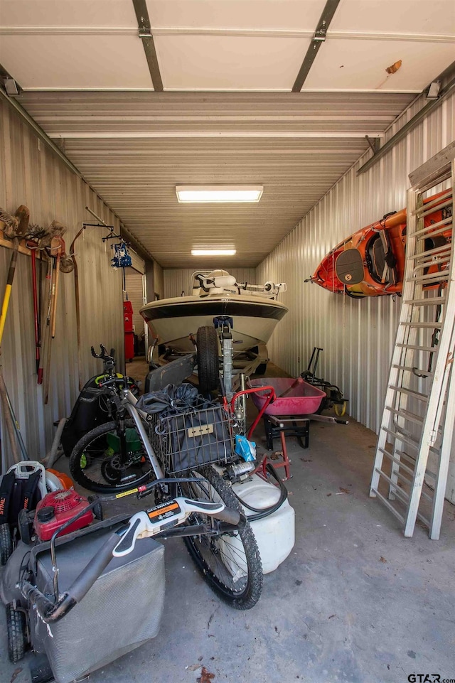 14647 County Road 2337, Tyler, TX 75707 - garage featuring metal wall