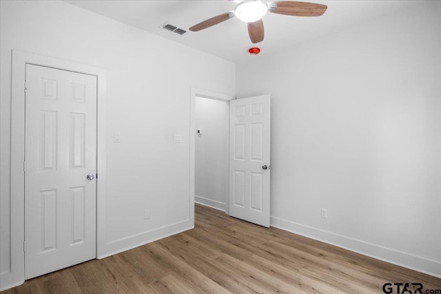 unfurnished bedroom featuring visible vents, baseboards, light wood-type flooring, and a ceiling fan