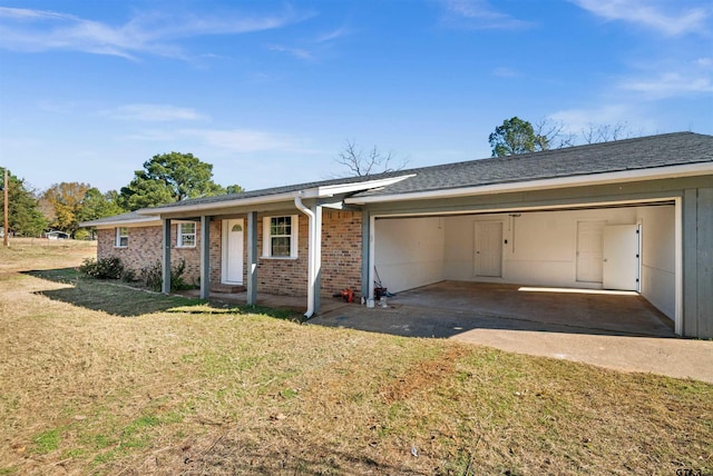 ranch-style home with a front yard