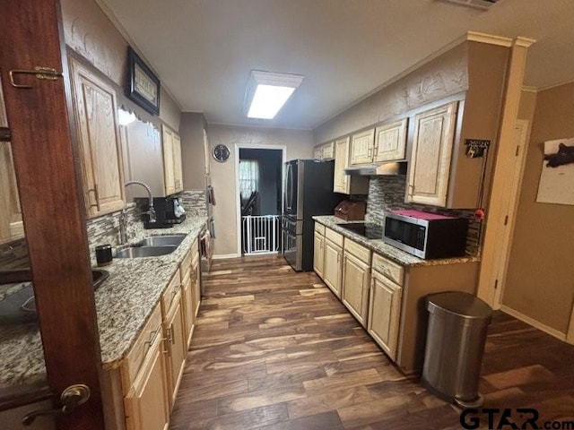 3010 Cook Ln, Longview, TX 75602 - kitchen with stainless steel appliances, a sink, dark wood-type flooring, backsplash, and baseboards