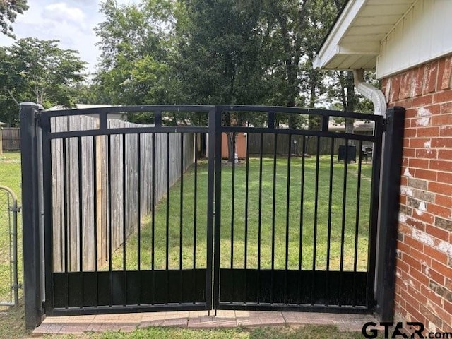 3010 Cook Ln, Longview, TX 75602 - view of gate