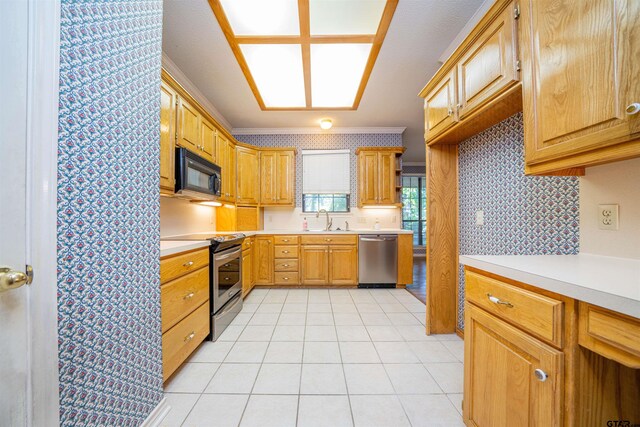 9211 Elm Tree Cir, Tyler, TX 75703 - kitchen featuring stainless steel appliances, a sink, light countertops, and light tile patterned flooring