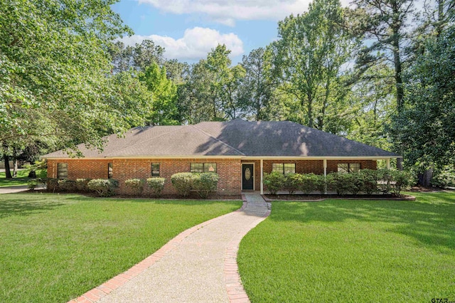 9211 Elm Tree Cir, Tyler, TX 75703 - ranch-style home with a front yard and brick siding