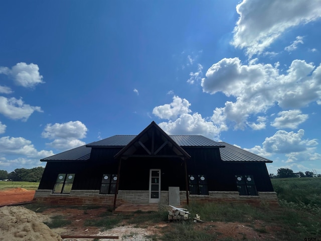 view of front facade featuring a porch