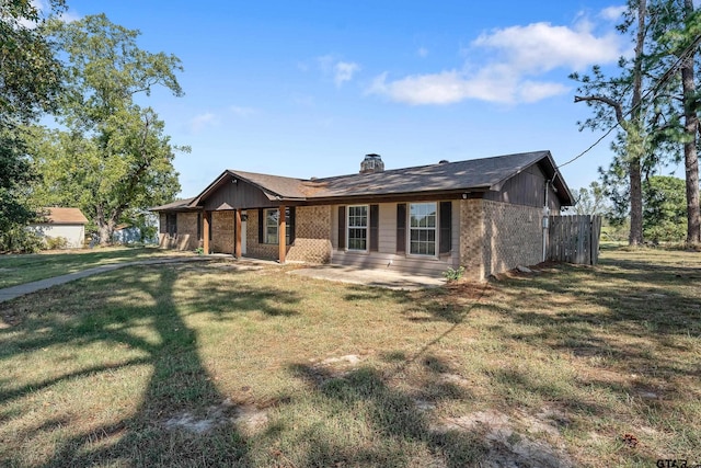 ranch-style house featuring a front lawn