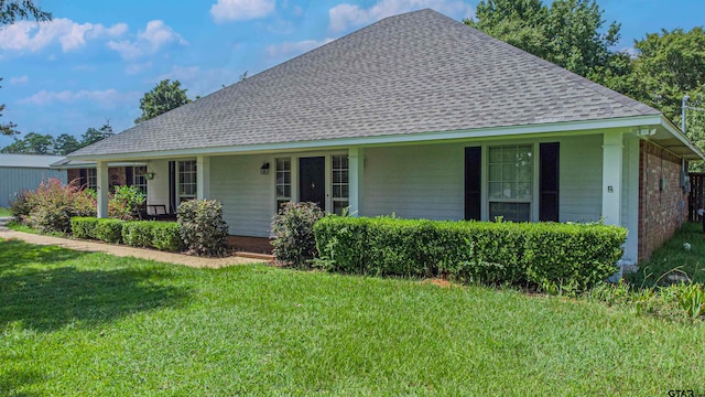 view of front of house with a front lawn