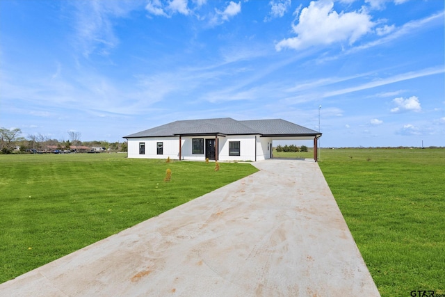 view of front facade featuring driveway, a front yard, and a carport