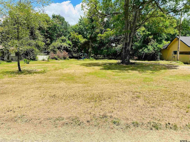 Listing photo 2 for 405 Live Oak St, Winnsboro TX 75494