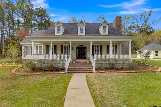 view of front of home featuring a front yard and covered porch