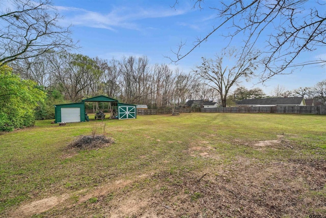 view of yard with an outdoor structure