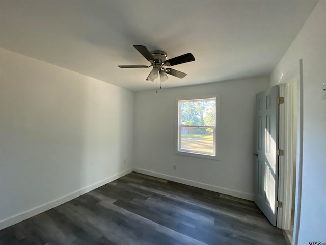 unfurnished room featuring dark wood-type flooring and ceiling fan