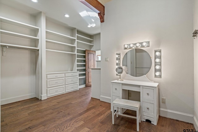 walk in closet with dark hardwood / wood-style floors