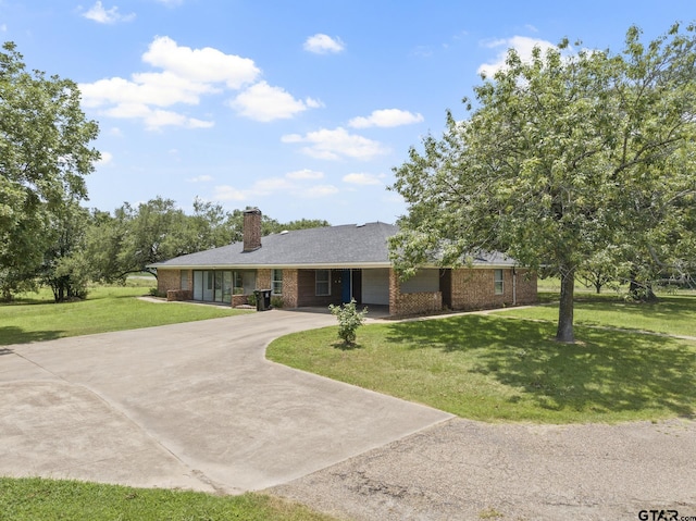 ranch-style house featuring a front lawn