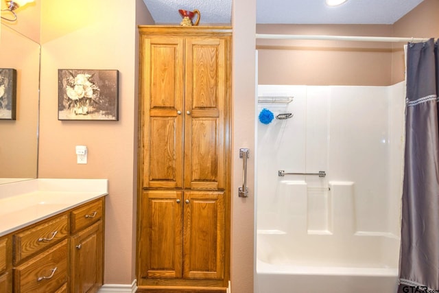 full bath with shower / tub combo and vanity