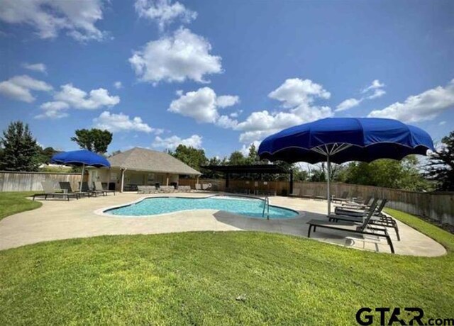 2946 Guinn Farms Rd, Tyler, TX 75707 - community pool featuring a patio area