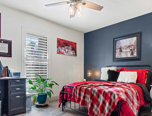 bedroom with ceiling fan