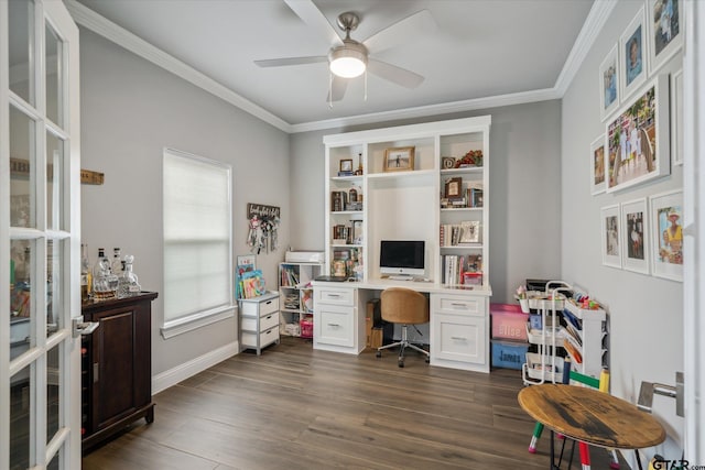 office area with ceiling fan, baseboards, dark wood-style floors, and crown molding