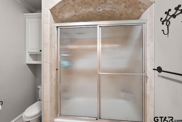 2322 Kingsmill Cir, Tyler, TX 75703 - full bath featuring toilet and an enclosed shower
