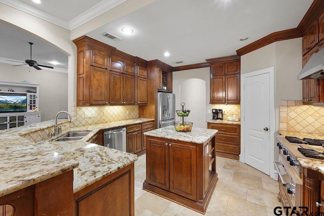 2322 Kingsmill Cir, Tyler, TX 75703 - kitchen with stainless steel appliances, arched walkways, crown molding, backsplash, and recessed lighting