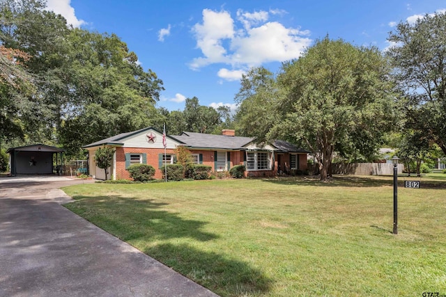 single story home with a front lawn