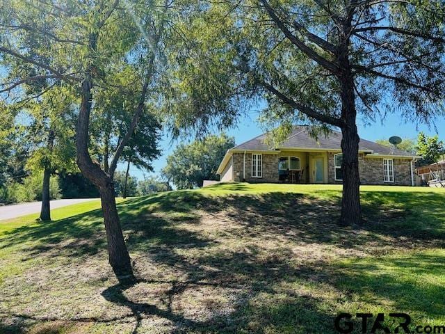 view of front of property with a front lawn