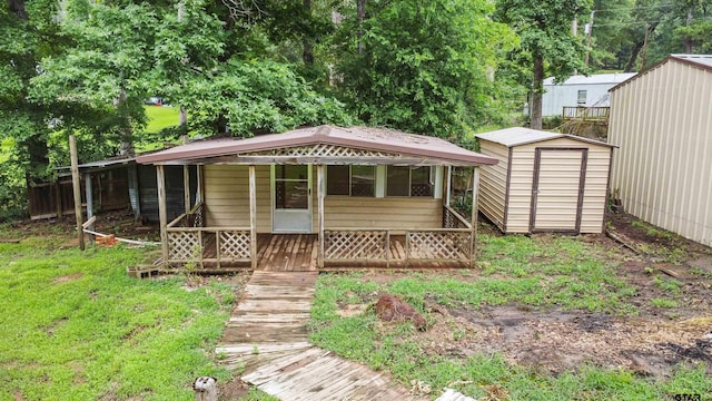 view of front facade with a storage shed