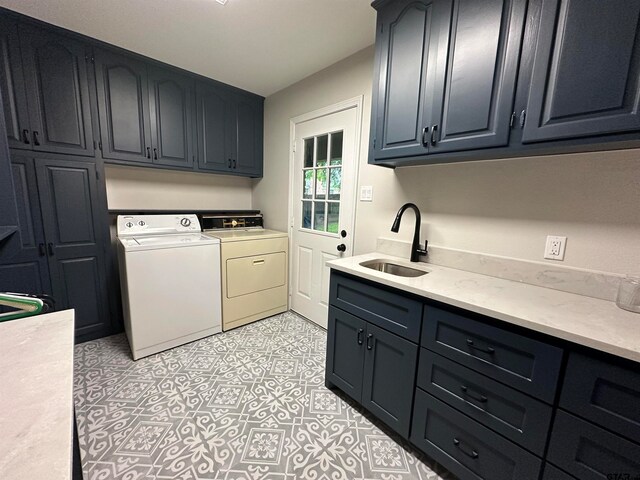 laundry area featuring cabinets, sink, and washing machine and clothes dryer