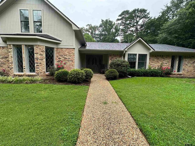 view of front of property with a front lawn